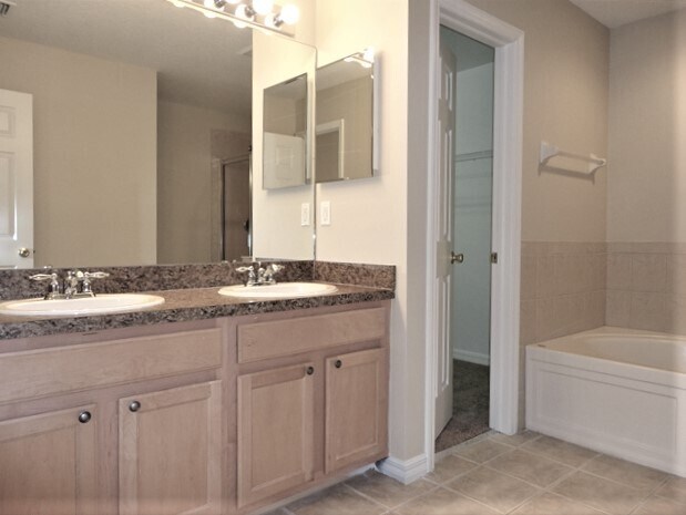 Building Photo - 12012 Citrus Leaf Dr