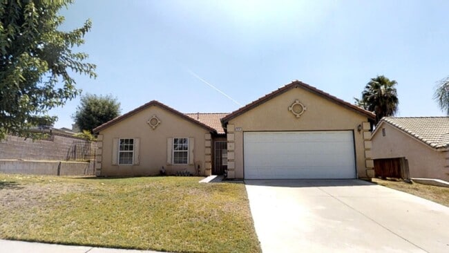 Primary Photo - Single-story 3/2 Home Located in Highland,...