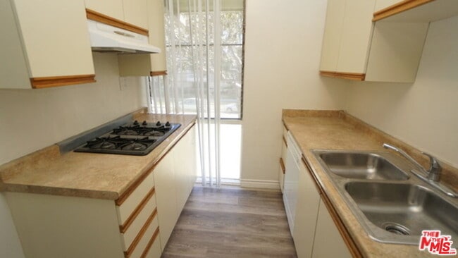 Building Photo - 11133 Rose Ave