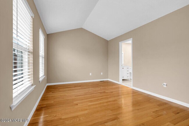 Building Photo - 87 Richmond Ct S