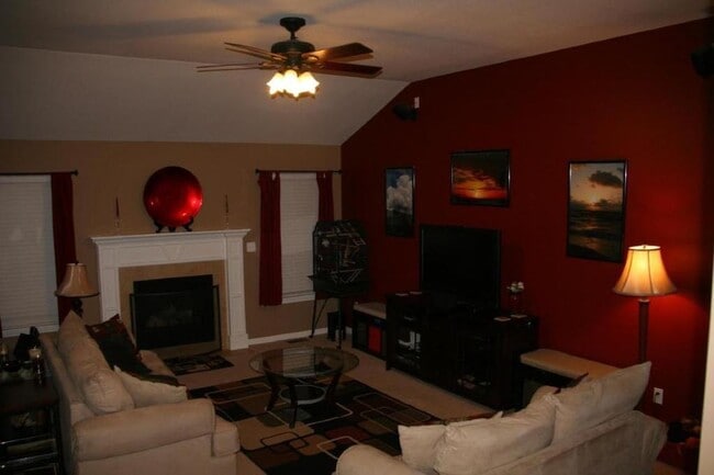 Building Photo - Beautiful single family home located in a quiet cul-de-sac