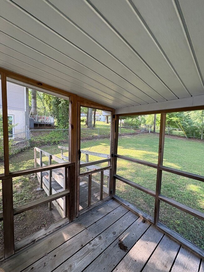 Building Photo - 3 Bedroom 2 Bath House