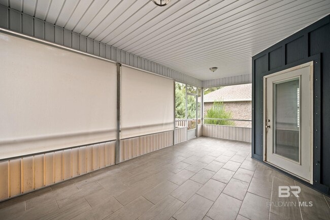 Building Photo - 22667 Nana Lp W