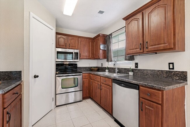 Building Photo - 6991 Sunset Village Dr