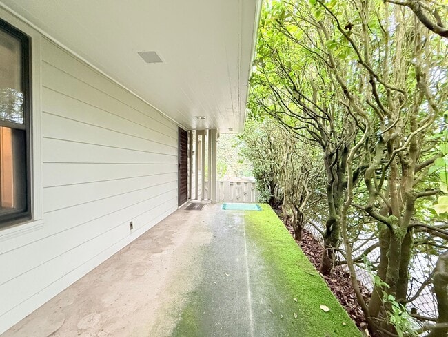 Building Photo - Charming 4 Bedroom Home with Fully Fenced Backyard!