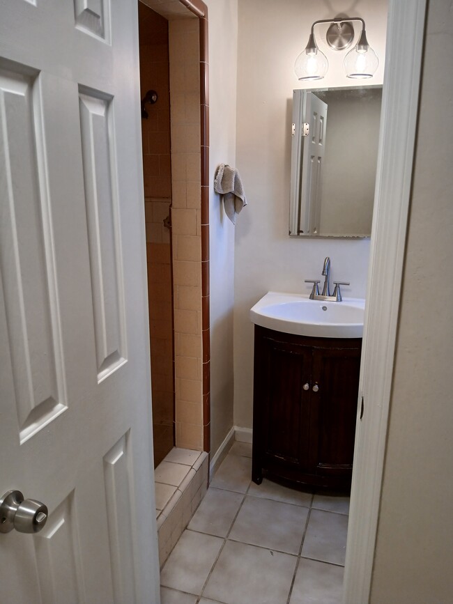 Building Photo - 1517 S 8th Ave