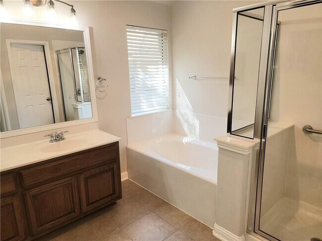 Building Photo - 2833 Checker Dr