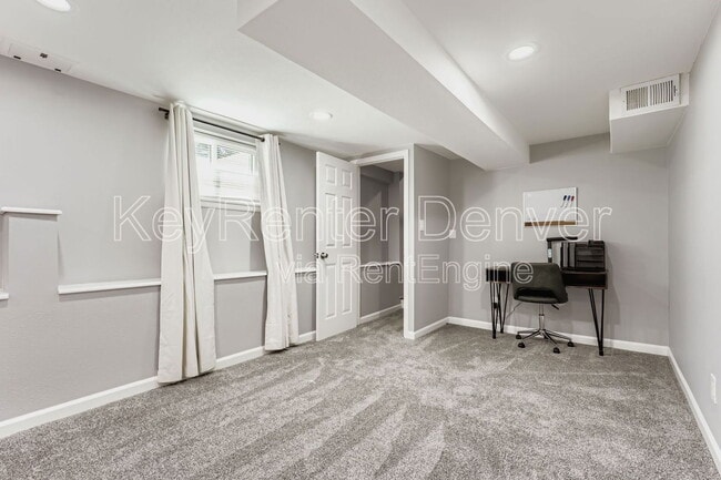 Building Photo - 683 Dawson St