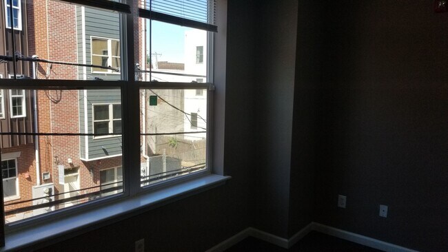 Building Photo - 1949 N Gratz St