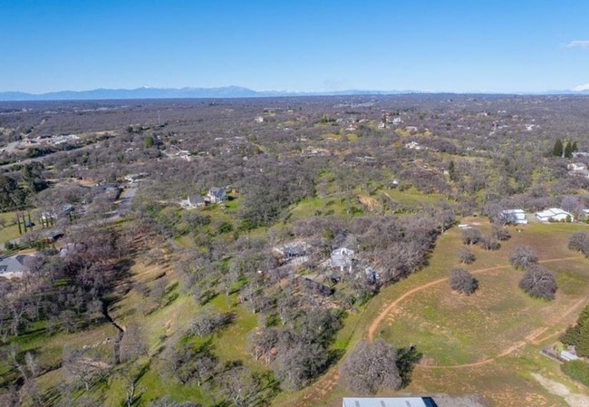 Building Photo - A Private Oasis with Unmatched Amenities 4...