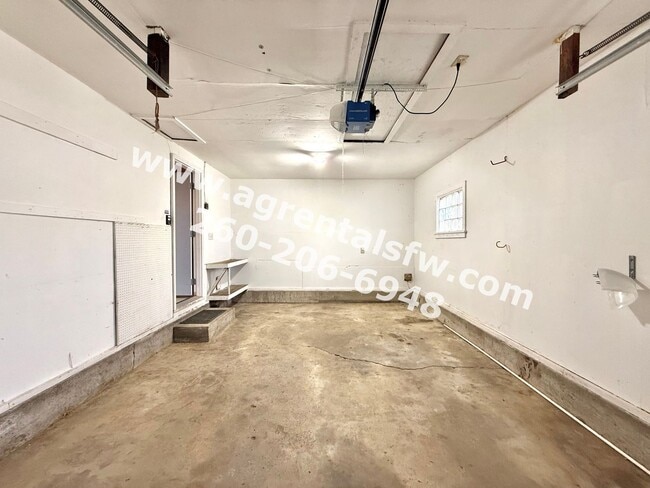 Building Photo - 2 Bedroom House