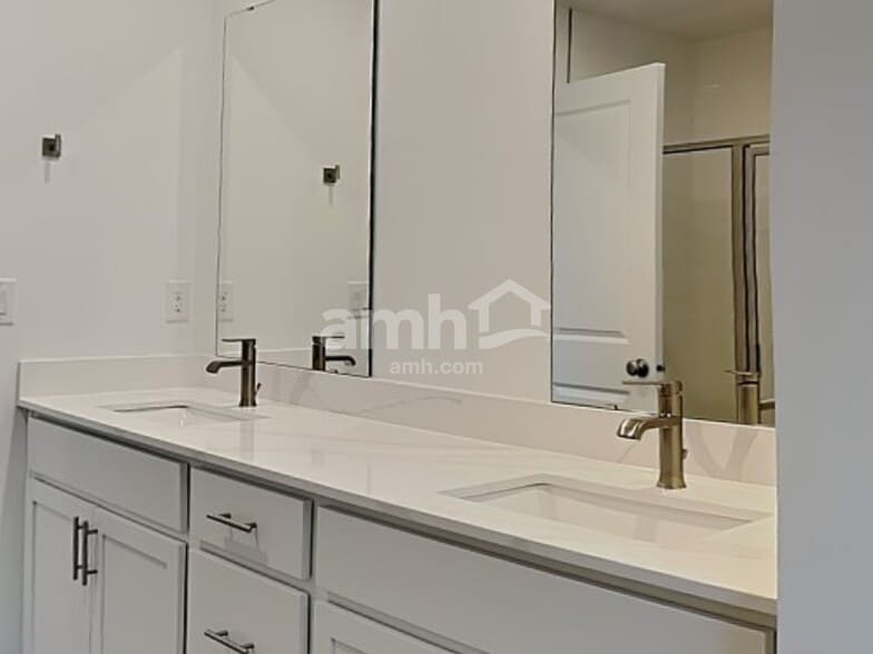 Building Photo - 5126 Turnstone St SE