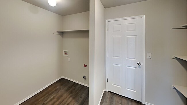 Building Photo - Very Nice 4 Bedroom 2 Bath Home in Yukon Schools