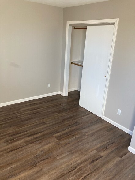 Upstairs bedroom with closet - 1080 Fairlane Ct