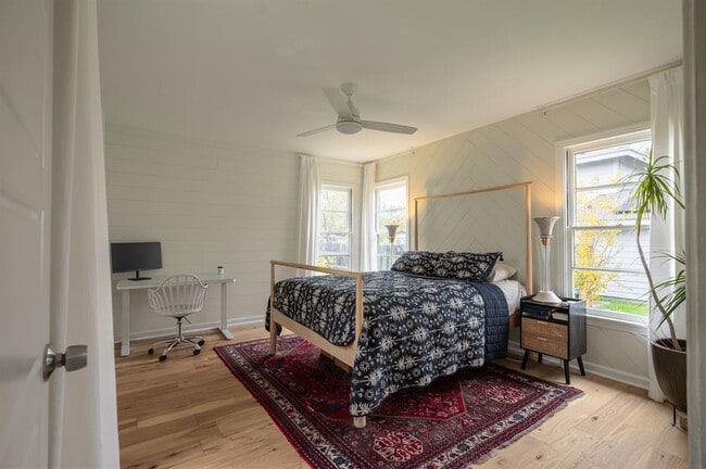 Building Photo - 503 Provines Dr