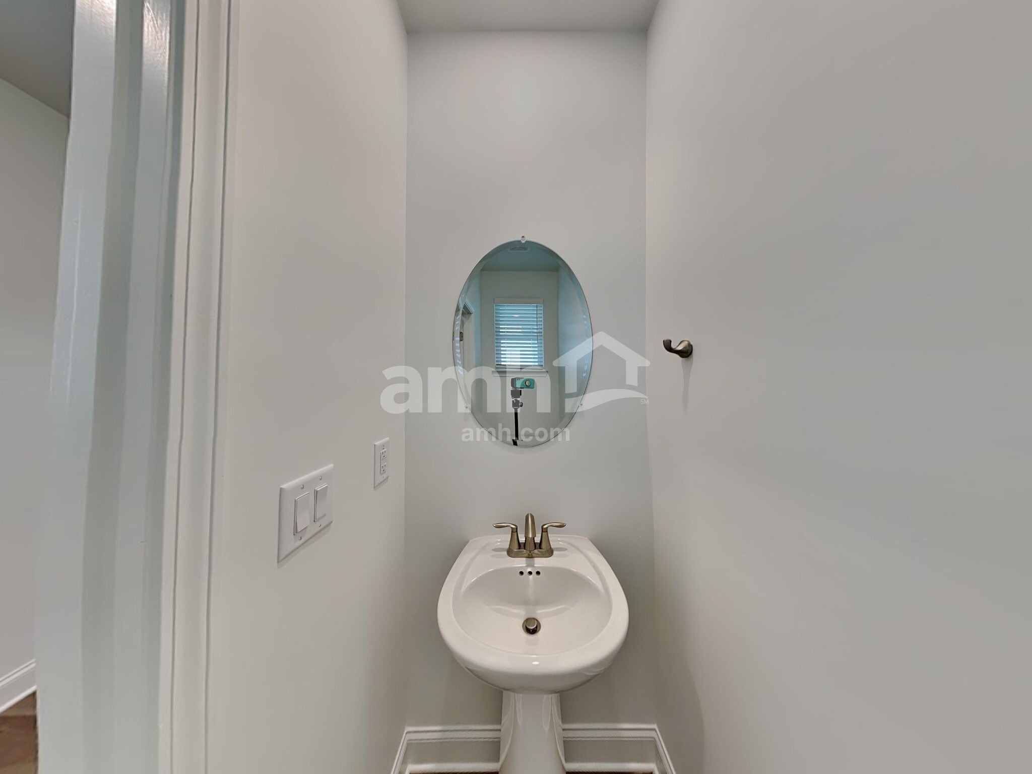 Building Photo - 1043 Highland Walk