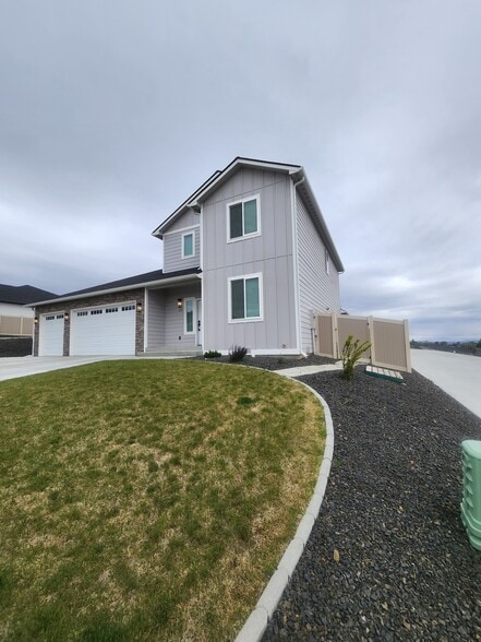 Building Photo - 209 Rainier Dr