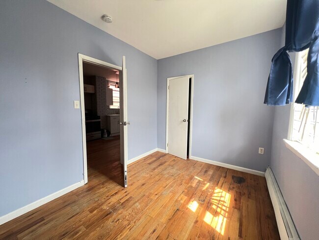 Building Photo - 12 Meadow St