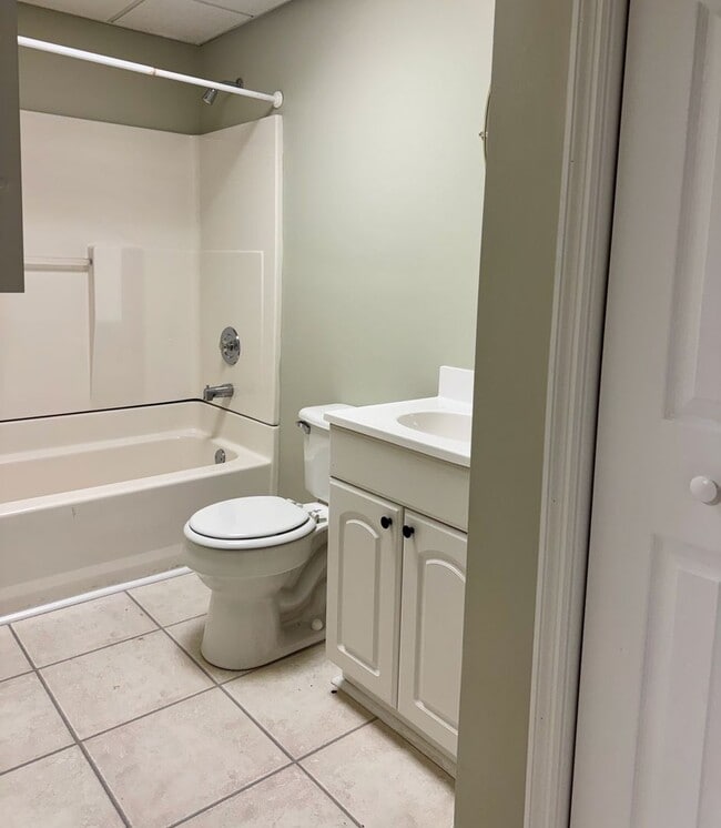 Building Photo - Home Sweet Dallas Home!