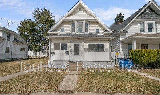 Primary Photo - 341 E Weber St