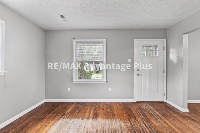 Building Photo - 2-Bedroom Home Walking Distance to Longwood University