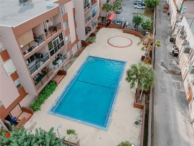 Building Photo - 1900 W 68th St