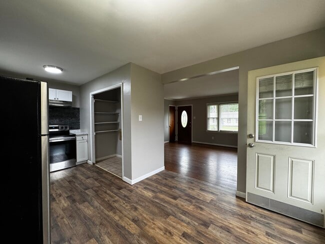 Building Photo - 136 Tartan Dr