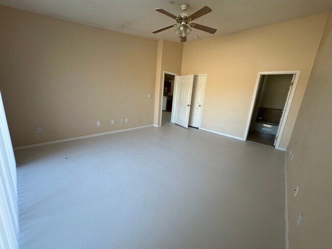 Building Photo - 4 bedroom home close to Joshua Tree National Park!