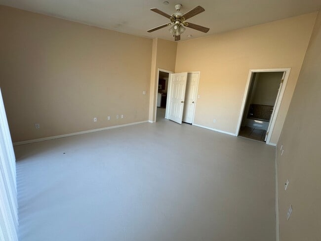Building Photo - 4 bedrooms close to Joshua Tree National P...