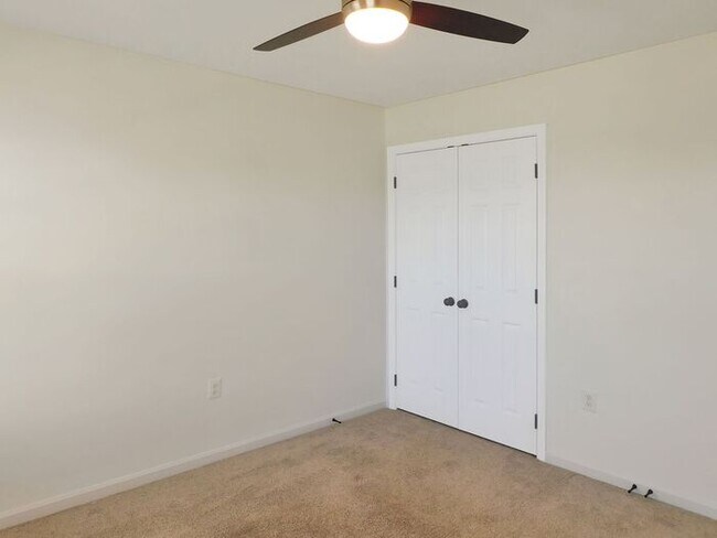 Building Photo - 23363 Marview Ct