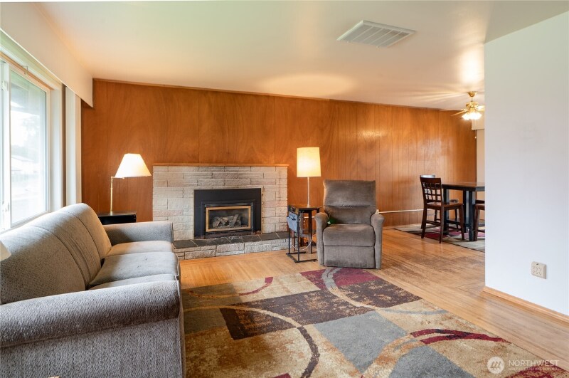 Building Photo - 426 10th St