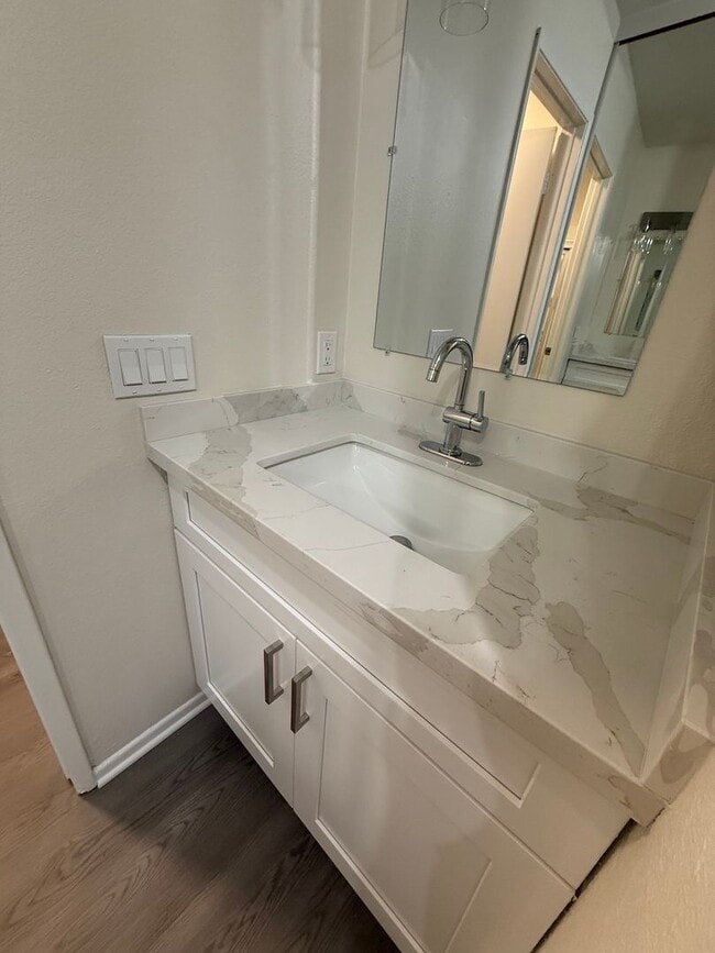 Building Photo - Terrific 2Br/2Ba Condo in Terra Vista II