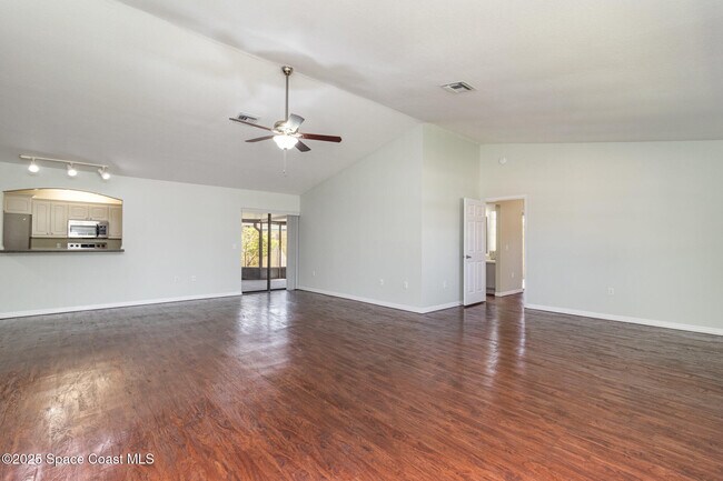 Building Photo - 841 Raintree Ave