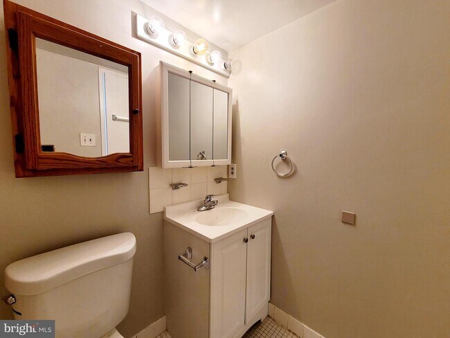 Building Photo - 7599 Gales Ct