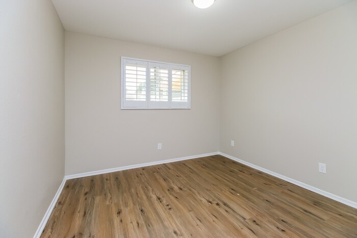 Building Photo - 525 E Geneva Dr