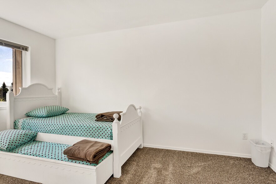 Building Photo - 1006 San Fernando St