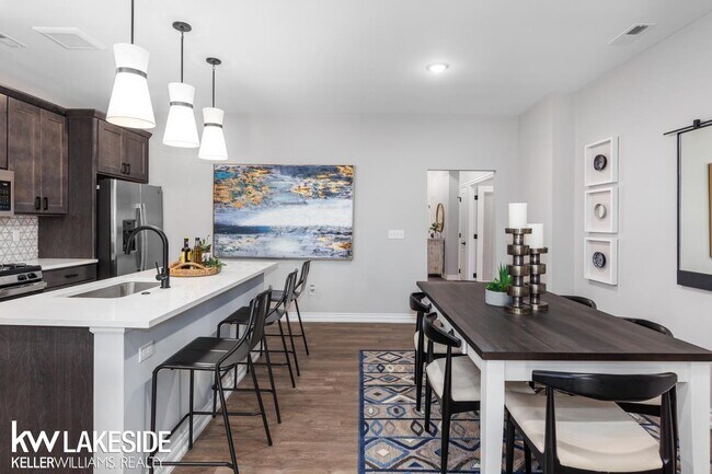 Building Photo - 8511 Valley Dr