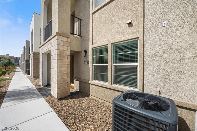 Building Photo - 6118 Garden Oasis St