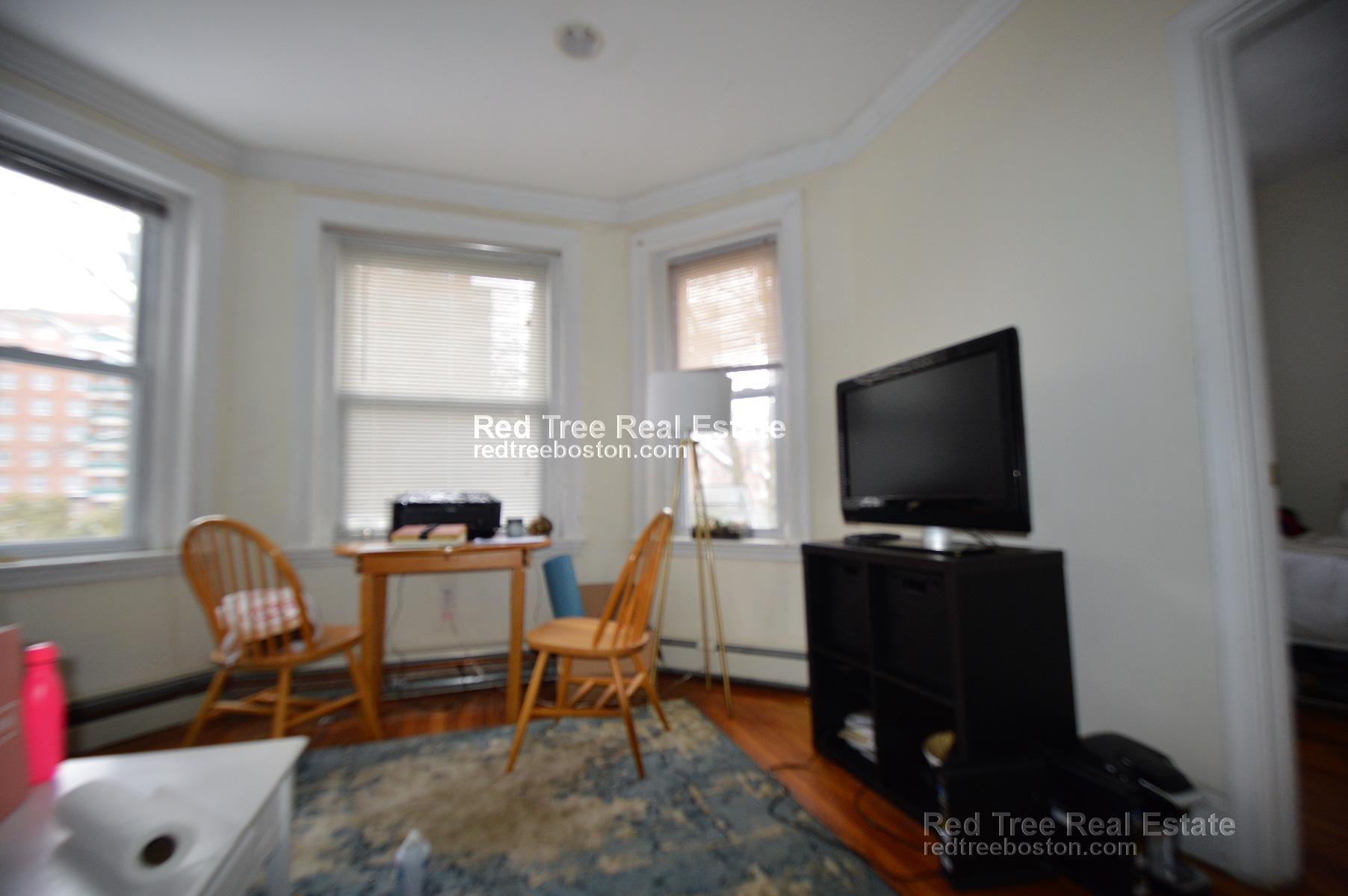 Building Photo - 73 Thatcher St