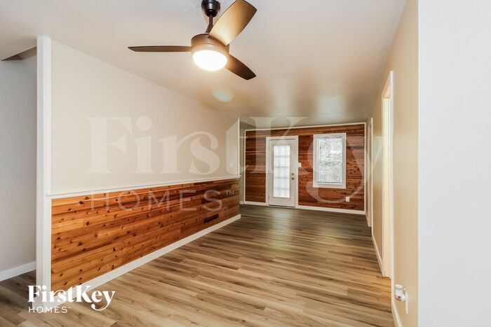 Building Photo - 2111 Priya St