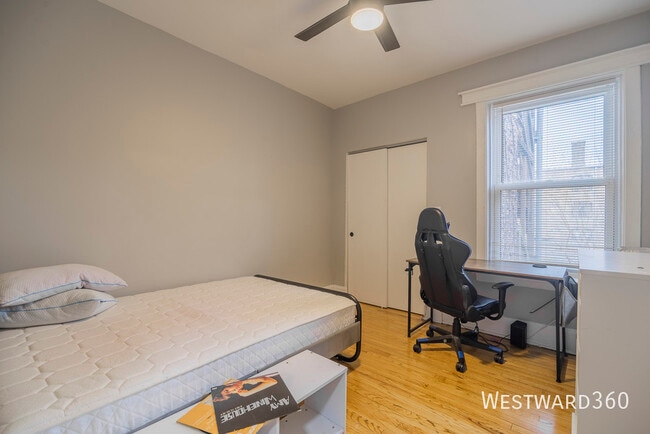 Building Photo - 1410 W Farragut Ave