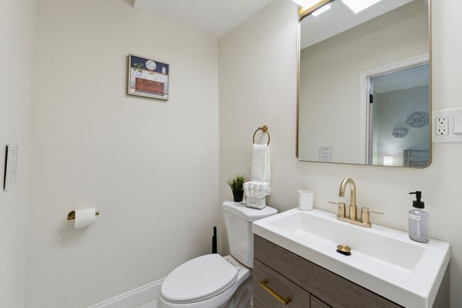 Building Photo - Fully Furnished: Beautiful 4-Bedroom Home ...