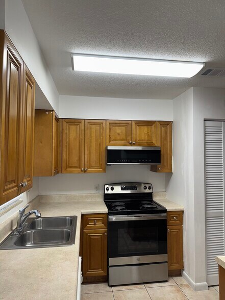 Building Photo - 4759 Myrtle Dr