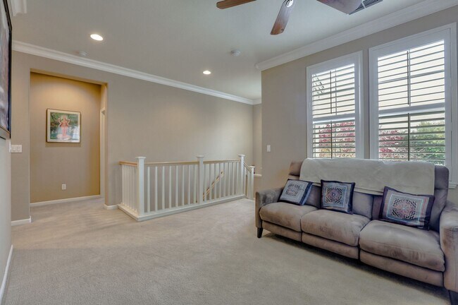 Building Photo - UPGRADED HOME WITH POPULAR FLOOR PLAN ELEG...