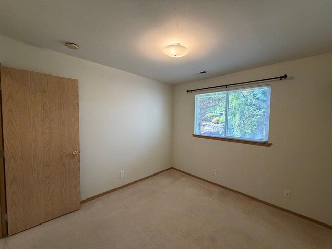 Building Photo - Everett 3 Bedroom Rambler