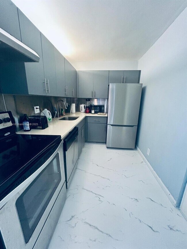 Building Photo - 121 Golden Isles Dr