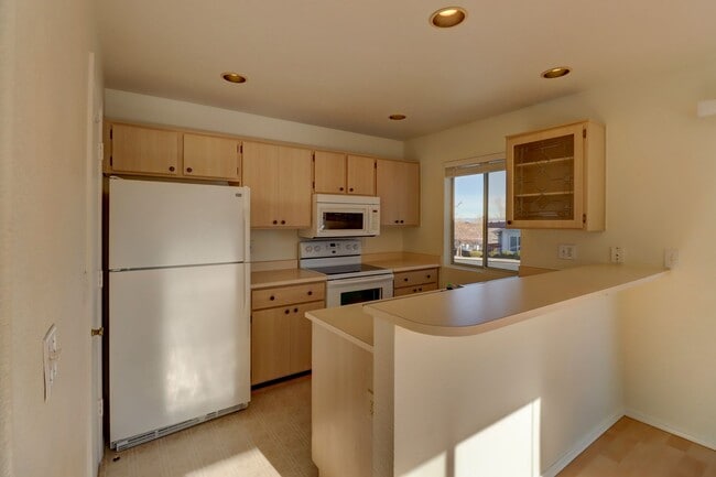 Building Photo - 2 bed 2 bath Condo in Montana Terraces