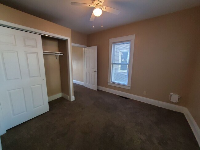 Building Photo - 407 17th Ave