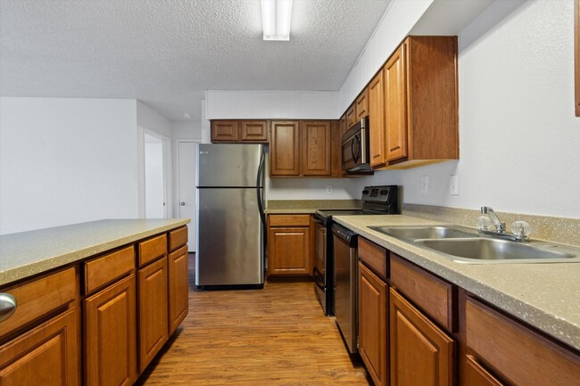 Building Photo - 205 5th St