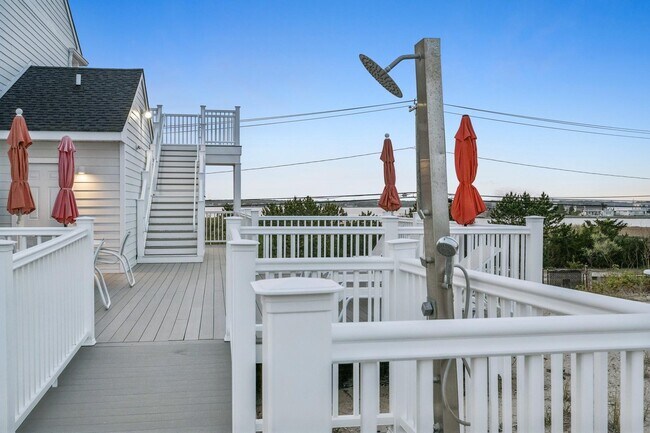 Building Photo - 473 Dune Rd